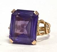 SU7005 Goldring  mit  violettem  Stein