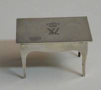 MT5059 Silber - Etui  in  Form  eines  Schreibtisches