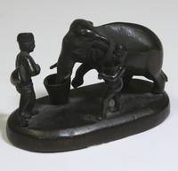 MT-072 Kleine  Bronze - Gruppe  mit  Elefant