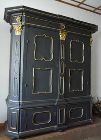 MB9035   Monumentaler  Barock - Dielenschrank