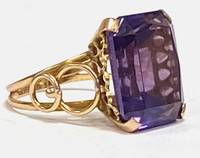 SU7005 Goldring  mit  violettem  Stein