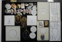 PK1045 Umfangreiche  Sammlung  von  etwa  1000 Teilen  Porzellanschmuck  und  -Zier