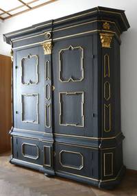 MB9035   Monumentaler  Barock - Dielenschrank