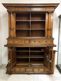 MB9002 Historismus - Schrank  im   Renaissance - Stil