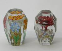 GL2038 Zwei Paperweights