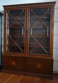 MB9047 Englische  Vitrine