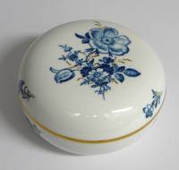 PK1016 Deckeldose  Meissen  Blaue  Blume